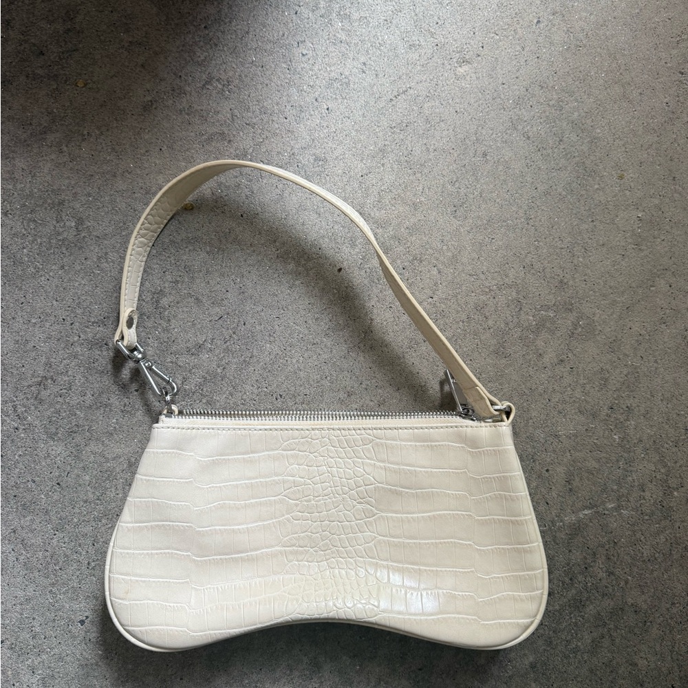 Elegant Cream Croc-Embossed Shoulder Bag